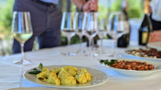 Malvasia di Candia Aromatica: un vino che parla di noi da abbinare ai Tortelli Piacentini